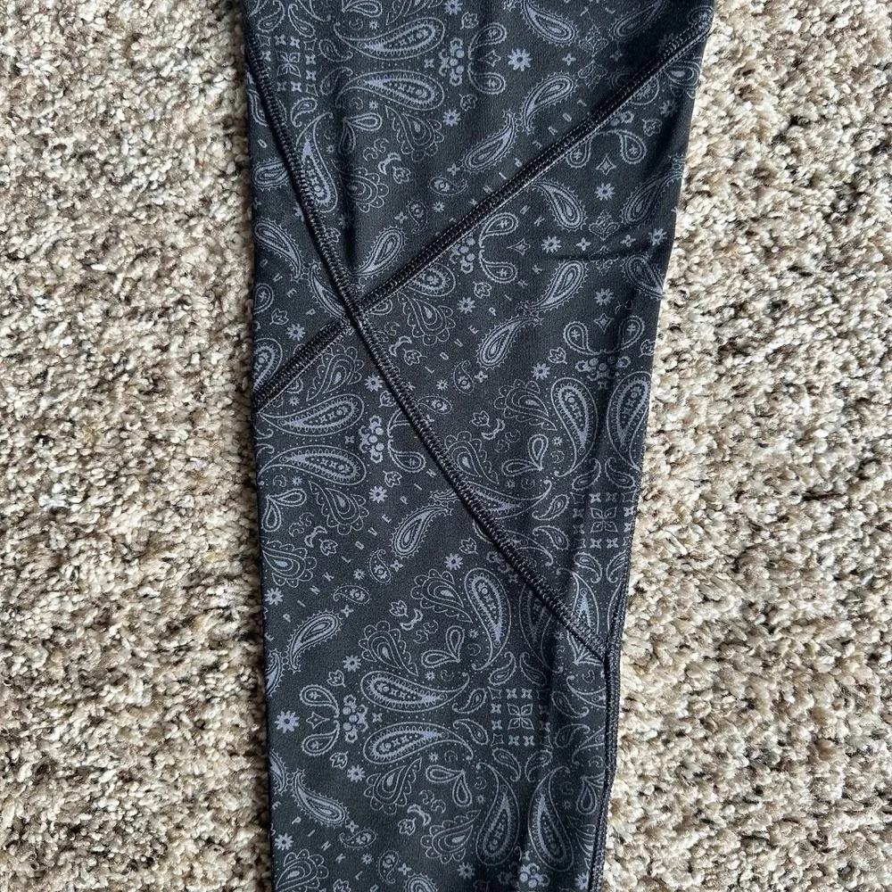 Victoria's‎ Secret Pink Sport Medium Black Gray Paisley  Print Leggings Juniors